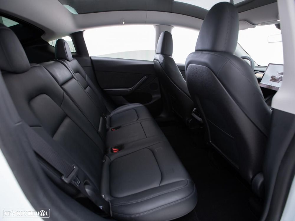 Tesla Model Y Long Range Dual Motor AWD - 13
