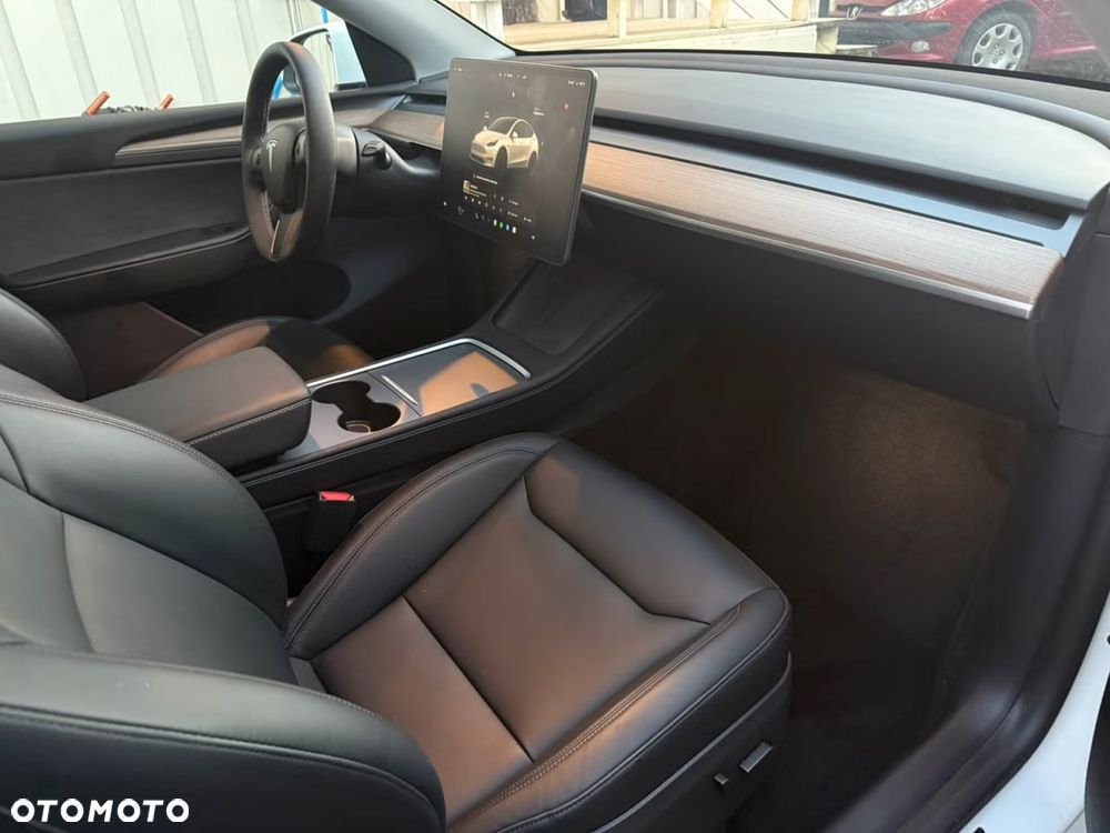 Tesla Model Y Performance AWD - 10