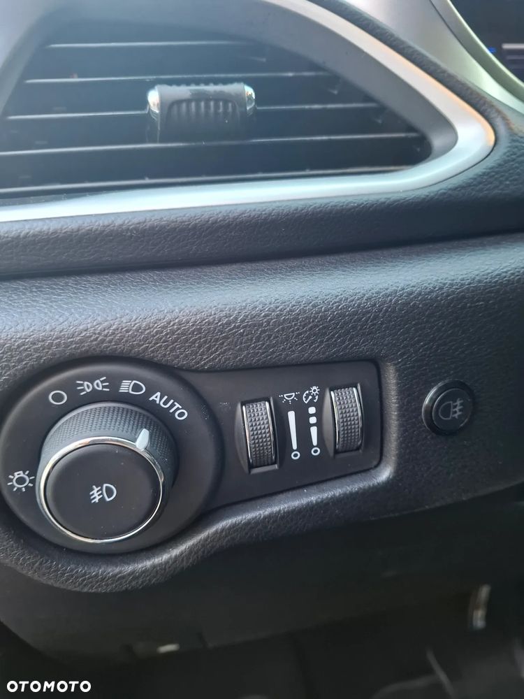 Chrysler Pacifica - 12