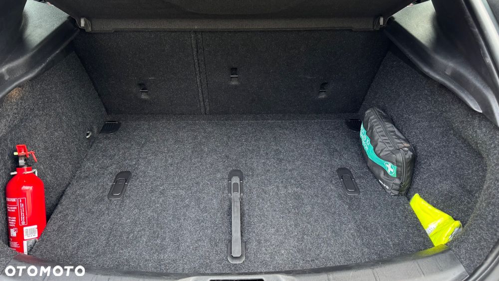 Volvo V40 D2 Kinetic - 29