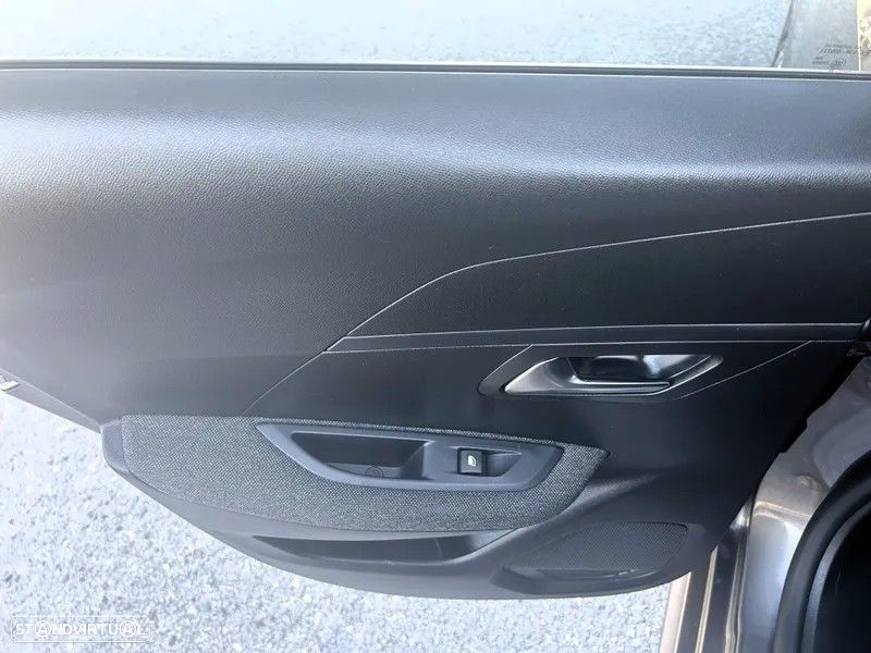 Peugeot 208 1.2 PureTech Allure EAT8 - 24