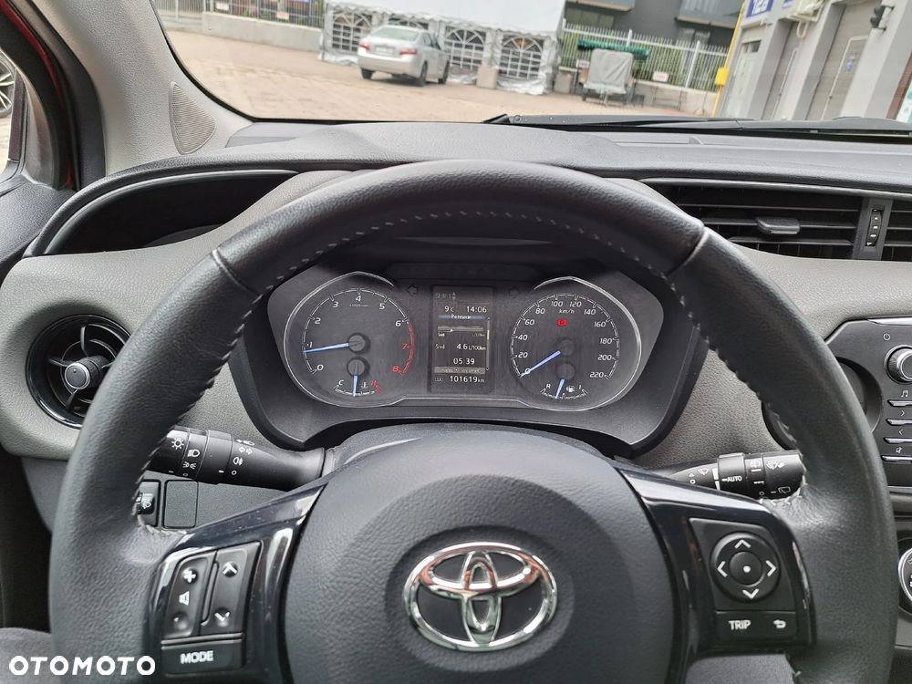 Toyota Yaris 1.0 Premium EU6 - 19