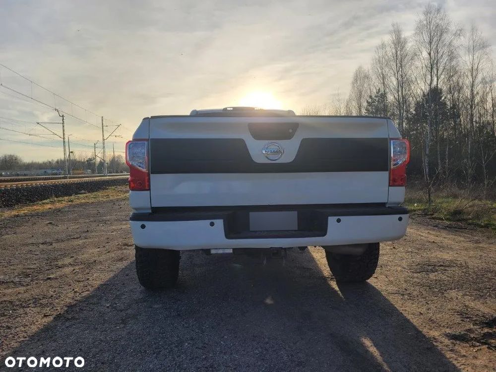 Nissan Titan - 11