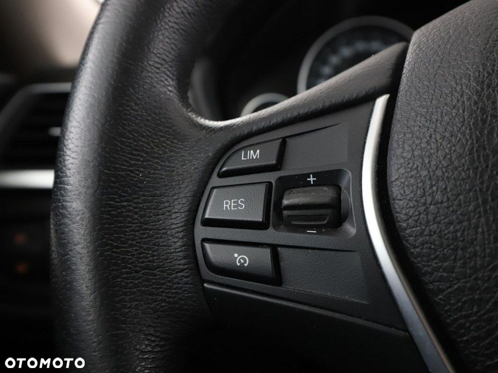 BMW Seria 3 318d Luxury Line - 31