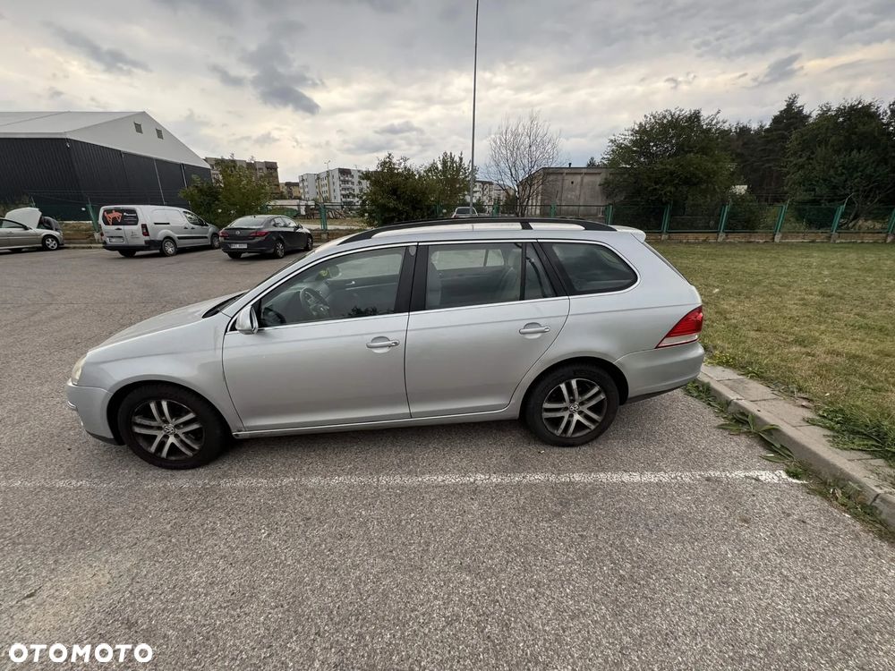Volkswagen Golf 1.9 TDI DPF Comfortline BlueMotion - 4