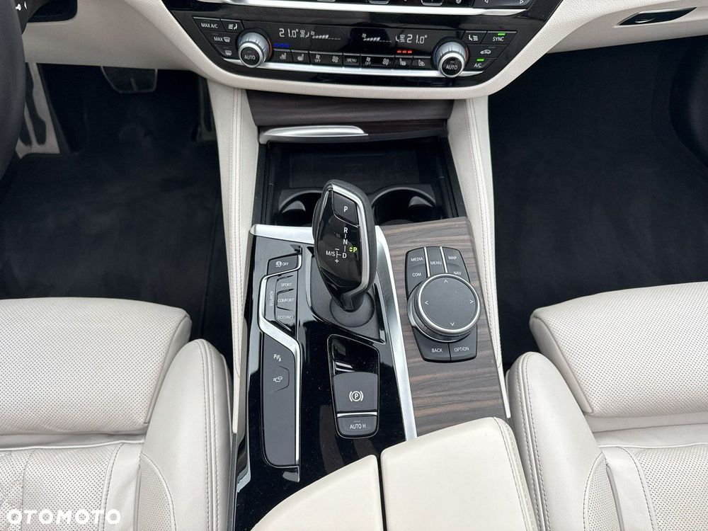 BMW Seria 5 520d xDrive M Sport sport - 25