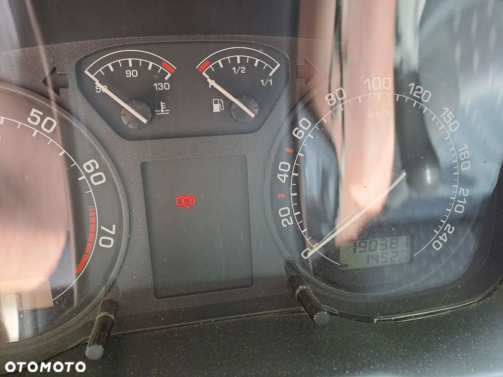 Skoda Octavia 1.6 Tour - 12
