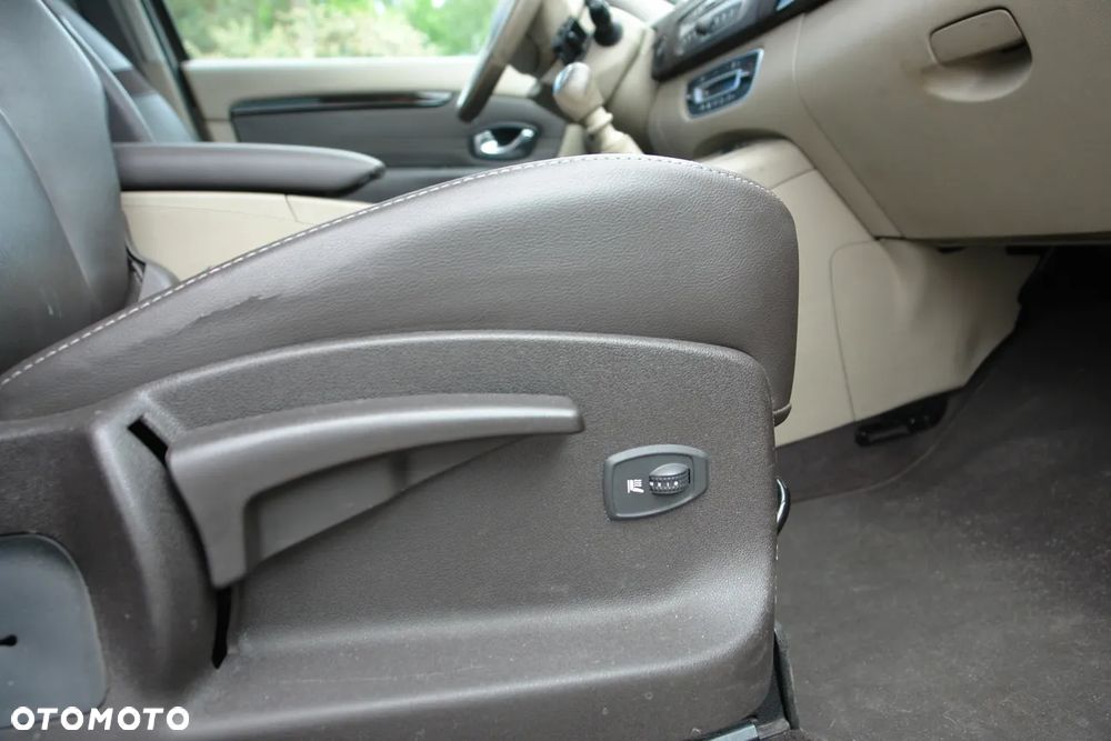Renault Grand Scenic - 14