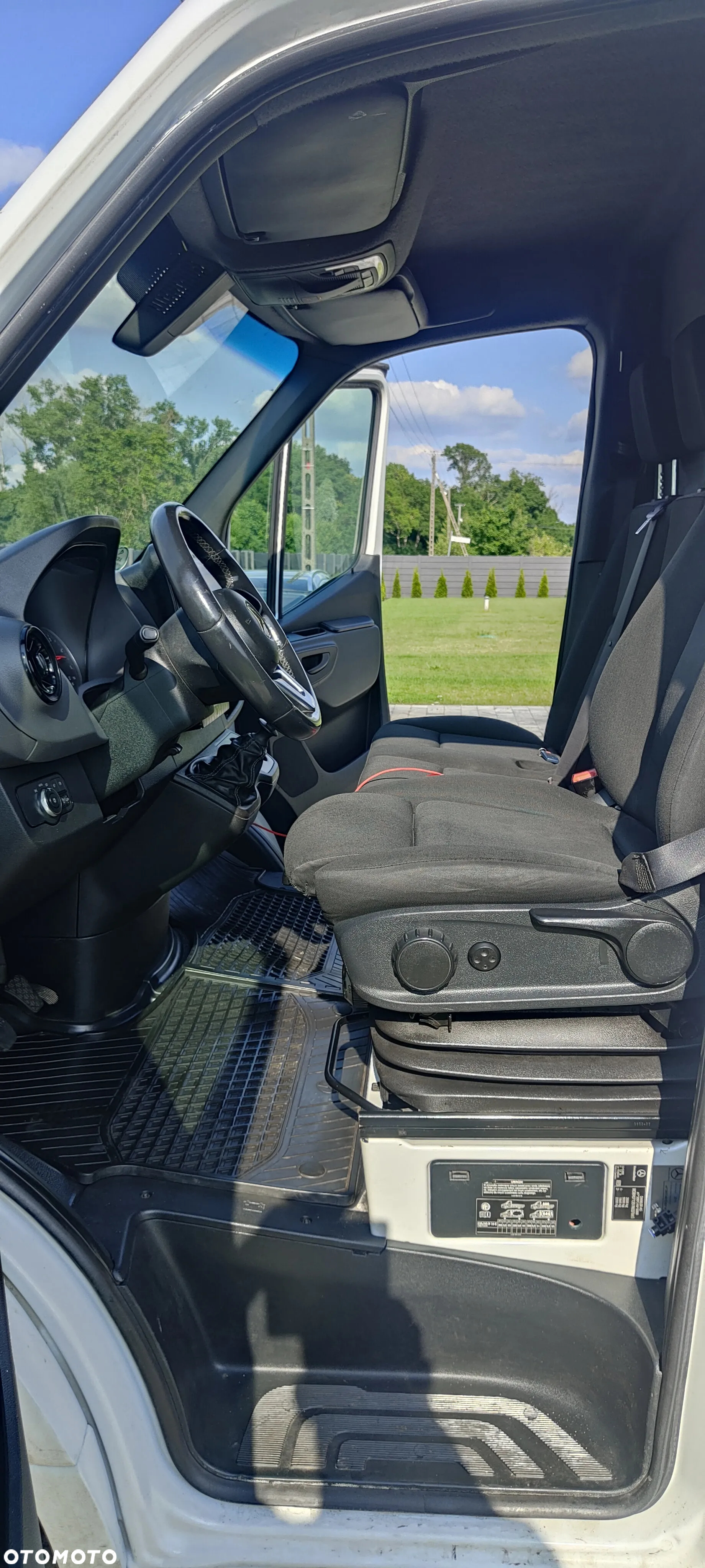 Mercedes-Benz Sprinter - 12