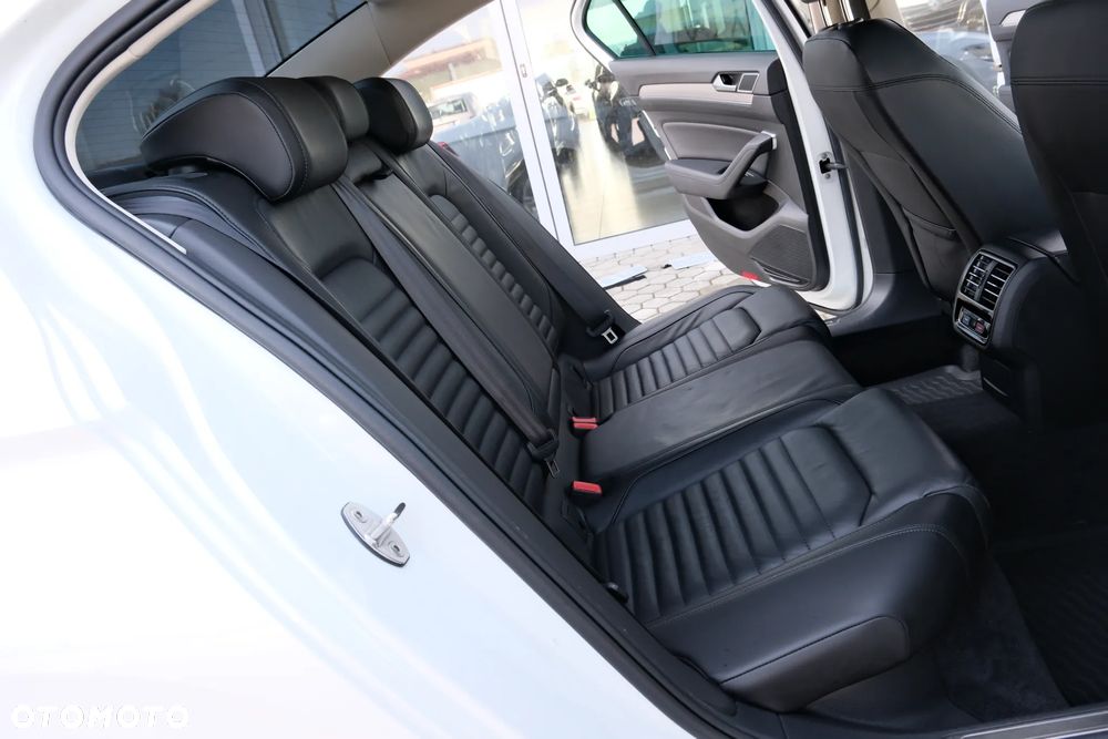 Volkswagen Passat - 32