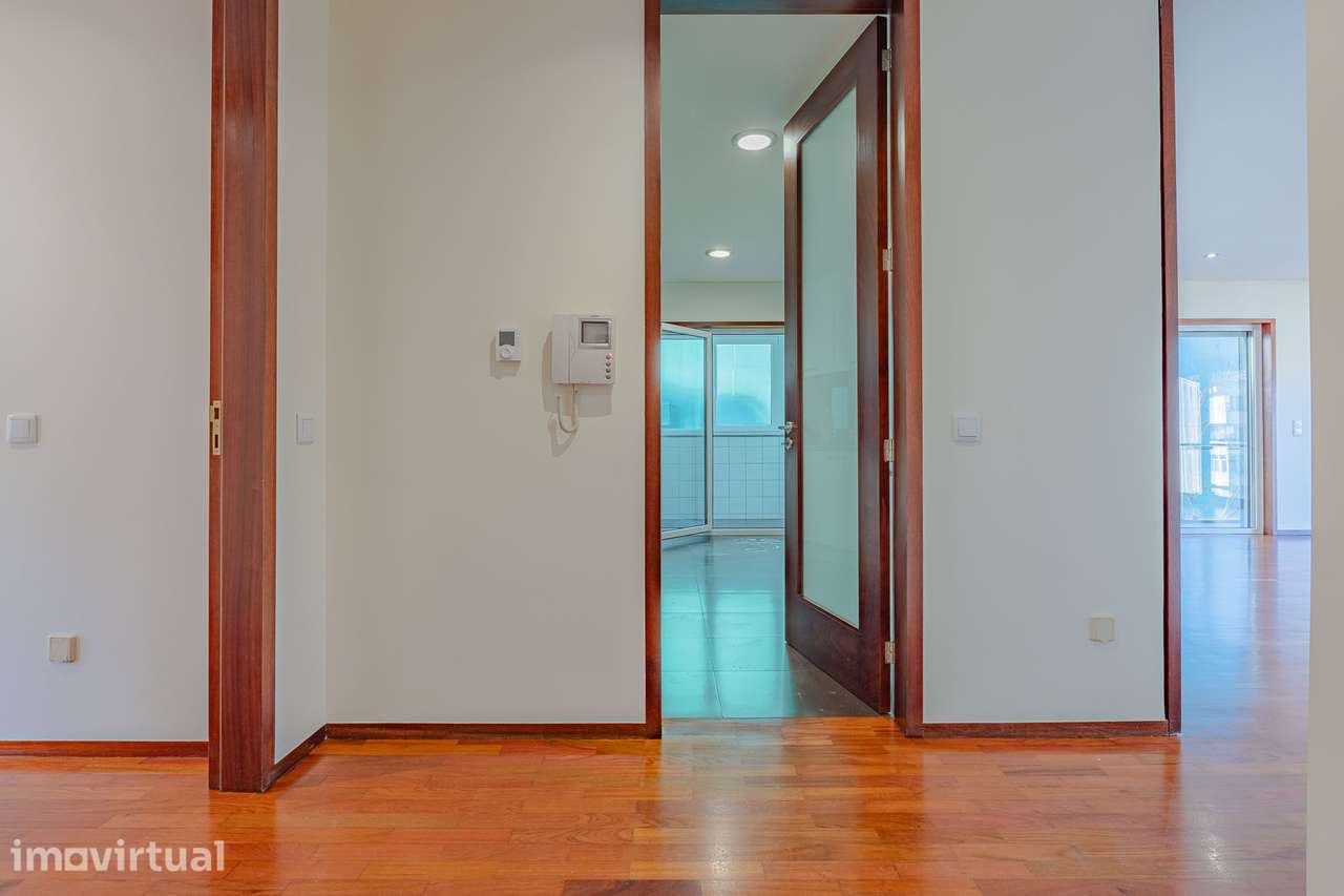 Apartamento T2 com 2 casas de banho e 2 vadas garagem - Grande imagem: 4/15