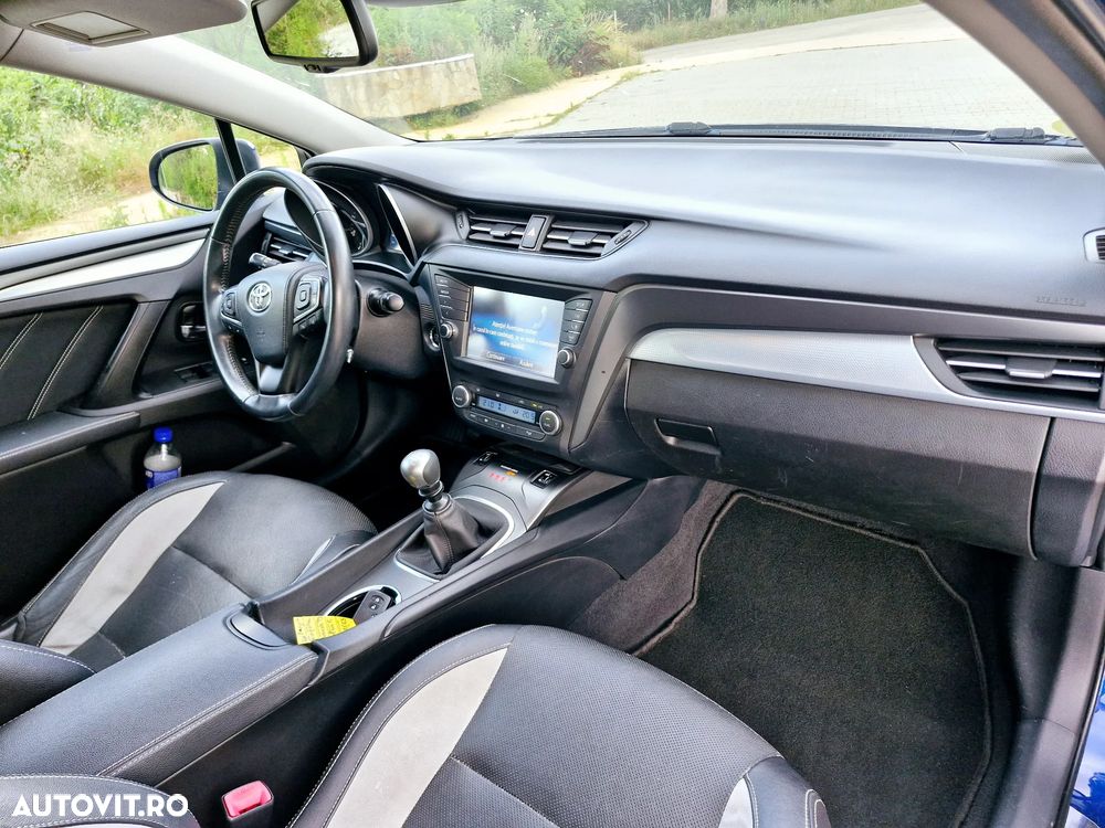 Toyota Avensis 2.0 D-4D Executive - 7
