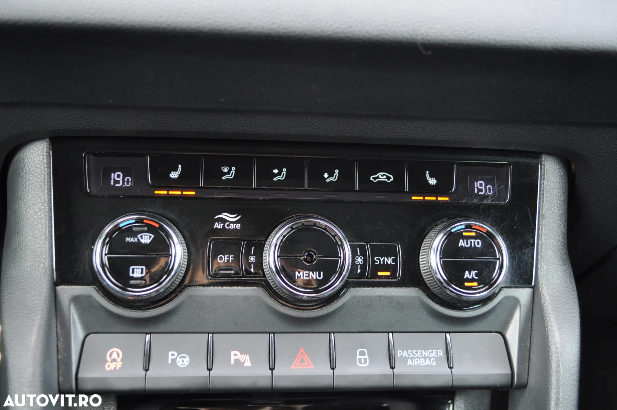 Skoda Karoq 2.0 TDI SCR Sportline - 38