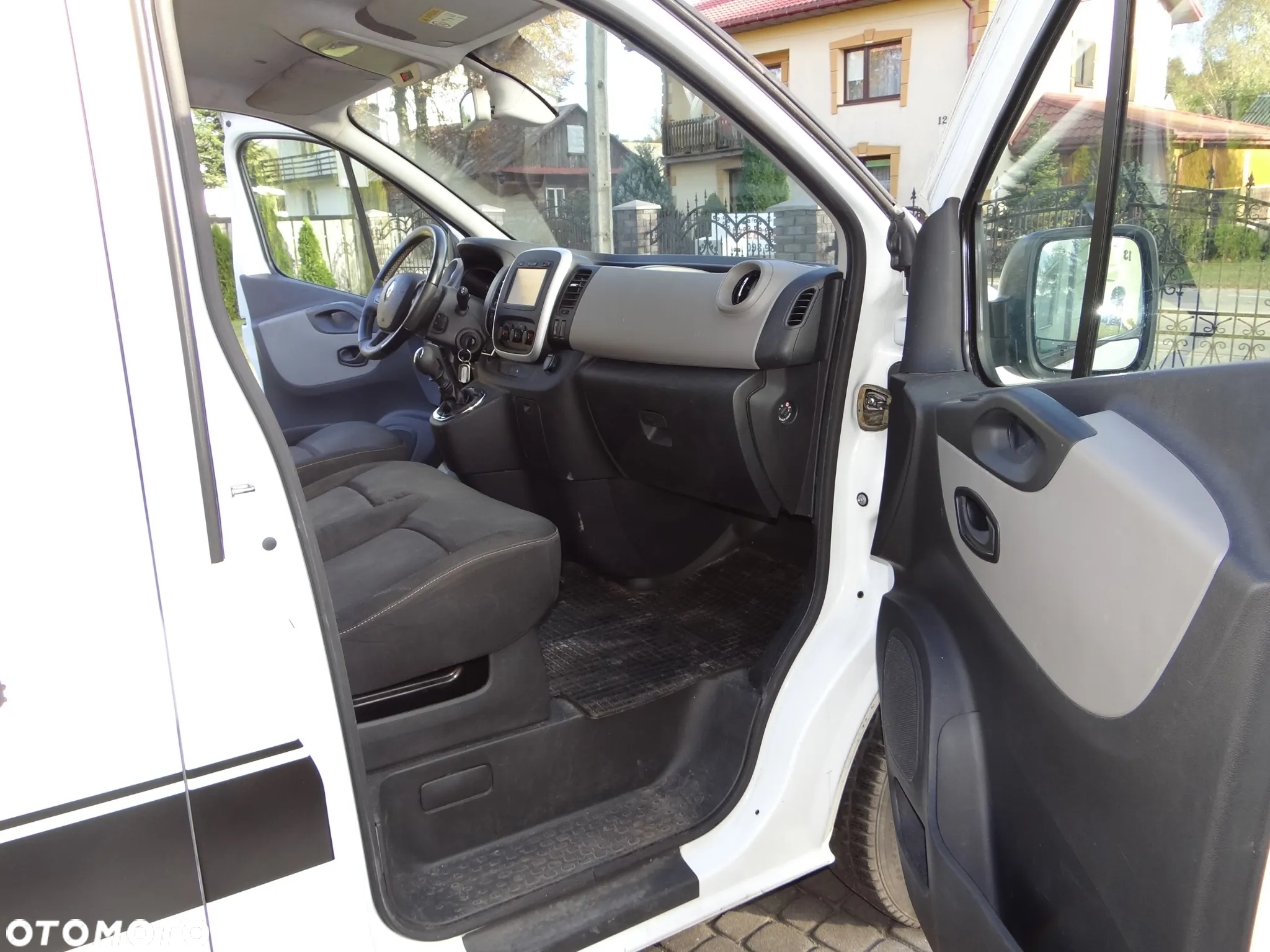 Renault Trafic III 1,6 dci - 10
