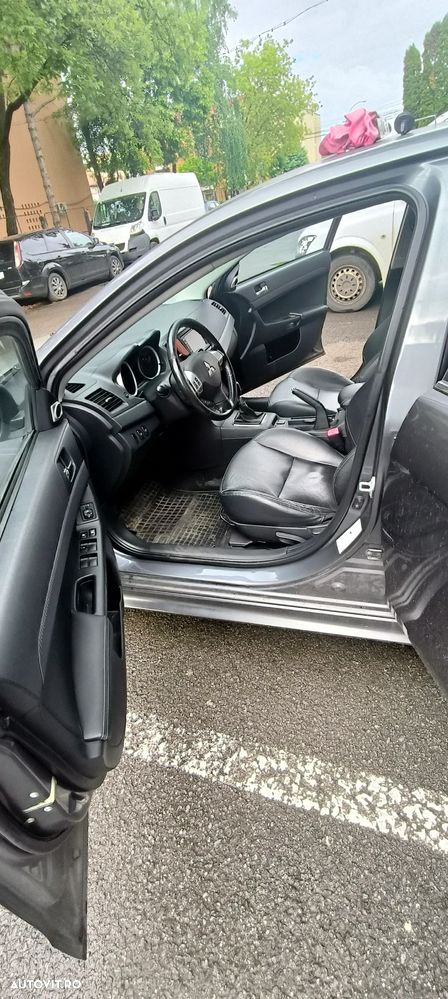 Mitsubishi Lancer - 6