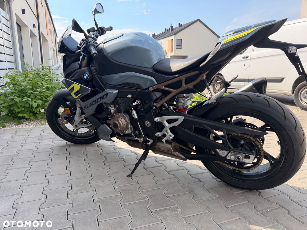 BMW S - 4