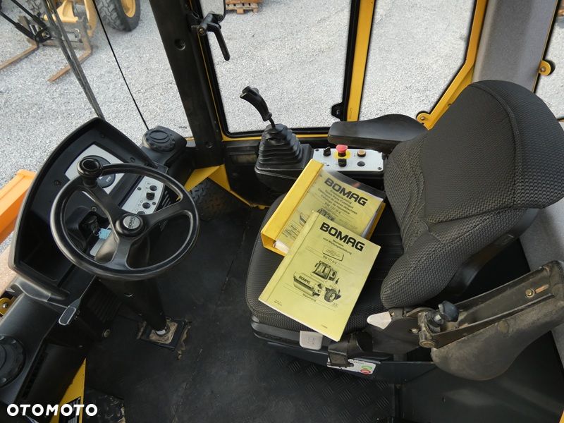 Bomag BW177D-4 / Walec Drogowy Guma - Stal / z Niemiec / 2600mtg / - 9