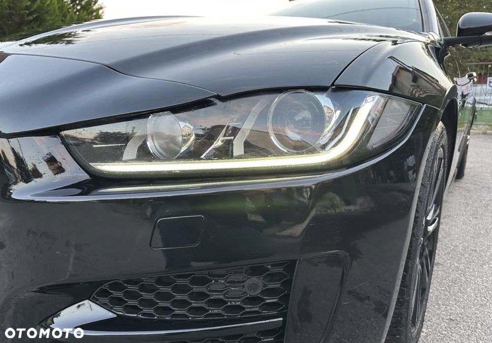 Jaguar XE 2.0 D R-Sport - 33