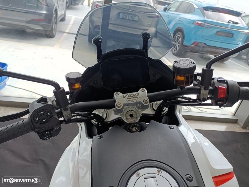 Moto Guzzi V100 Mandello - 5