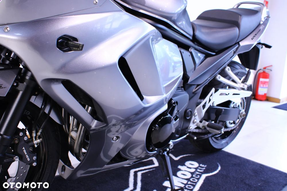 Suzuki GSX - 22