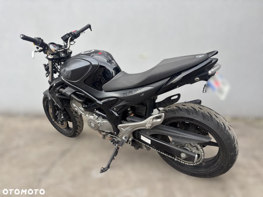 Suzuki Gladius - 4