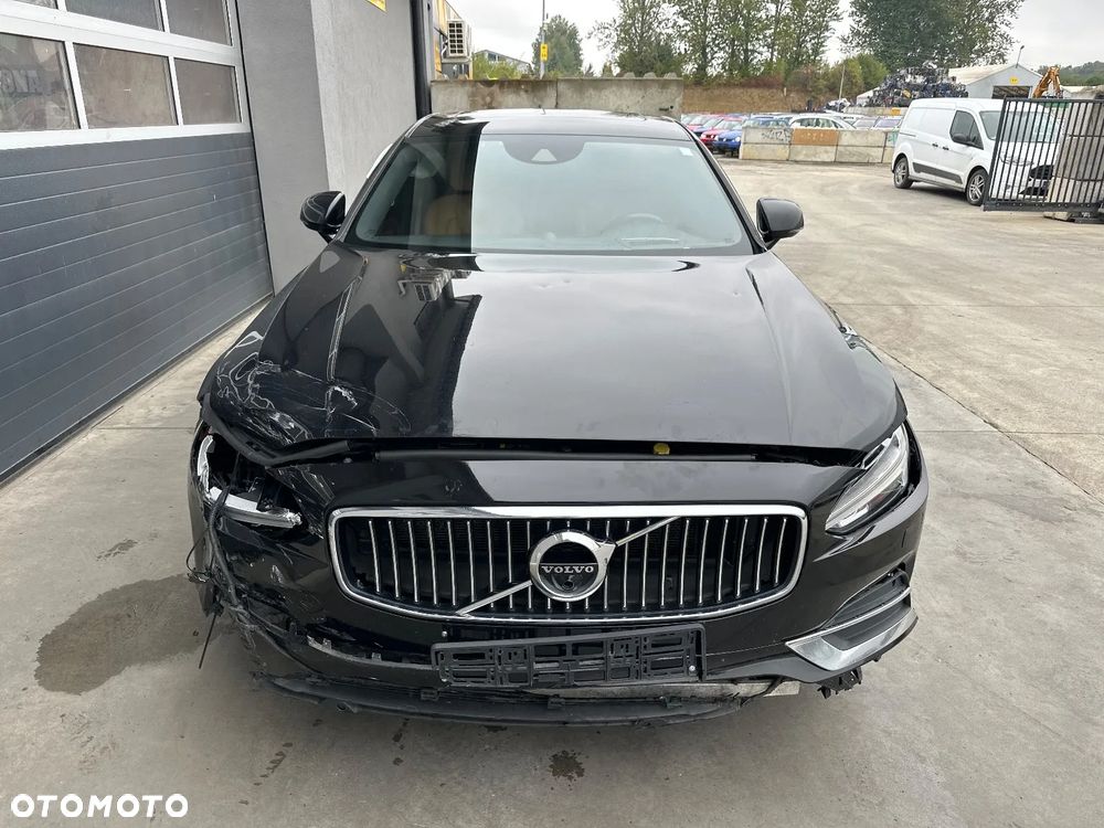 Volvo S90 - 2