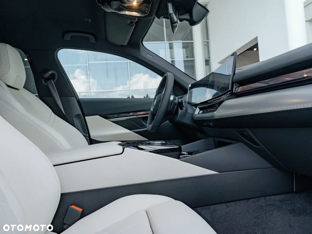 BMW Seria 5 520d xDrive - 11