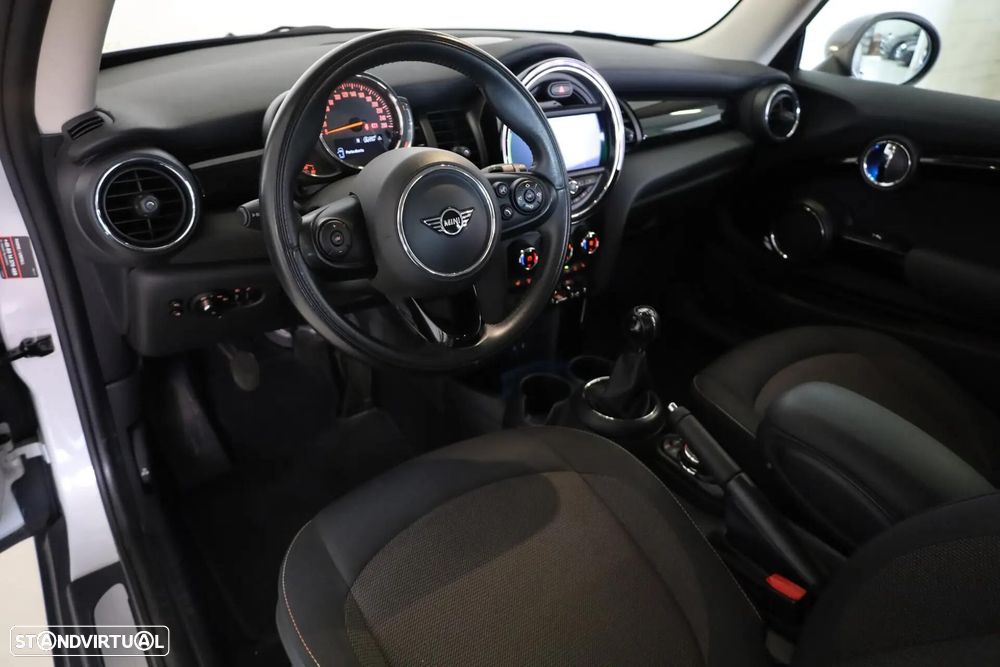 MINI 3 Portas Cooper D - 18