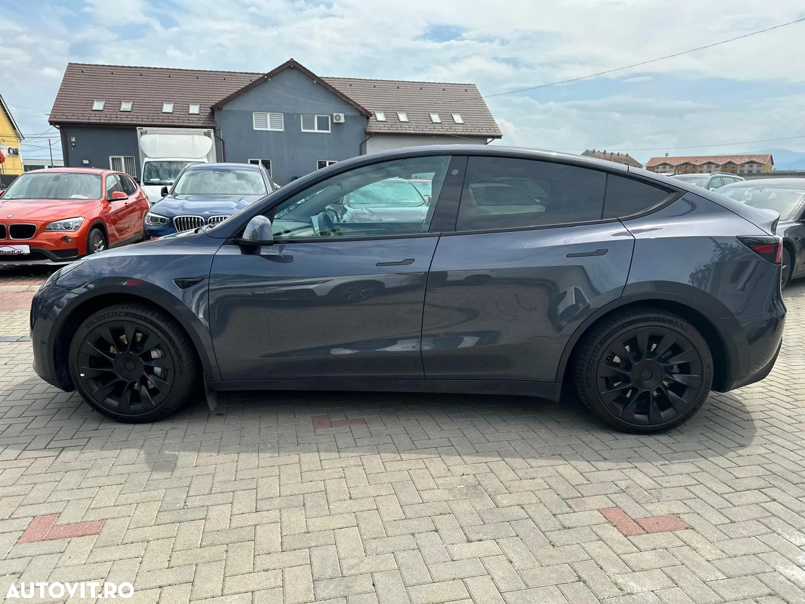 Tesla Model Y Long Range AWD - 16