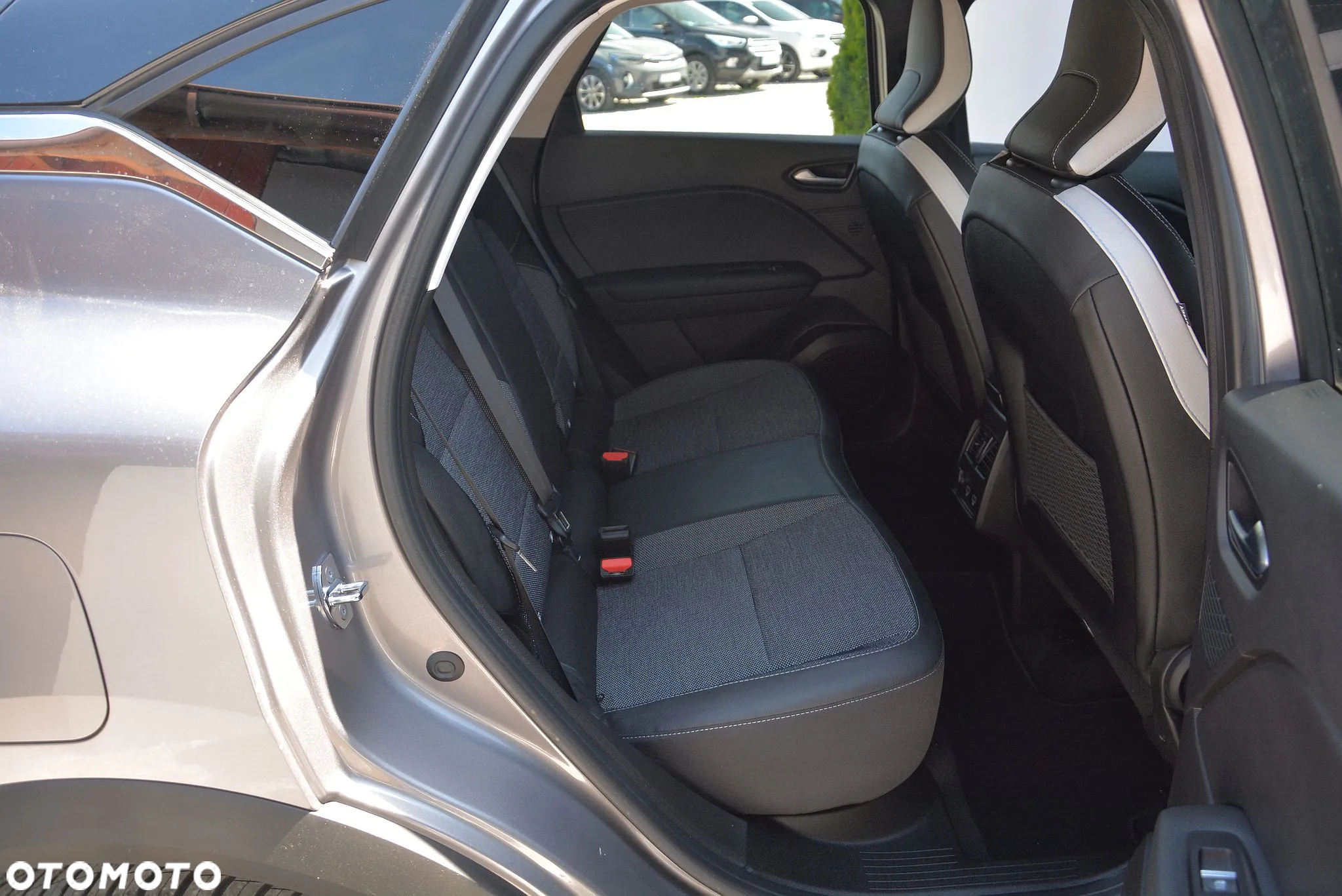 Renault Captur E-TECH PLUG-in 160 INTENS - 13