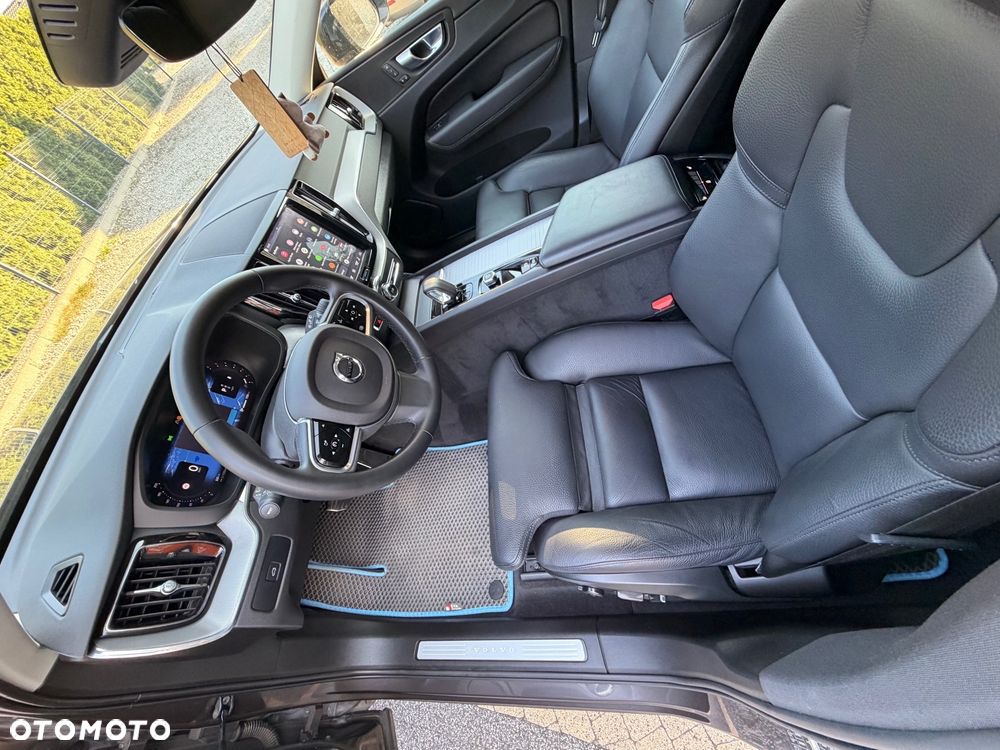 Volvo XC 60 B4 D Plus Dark - 11