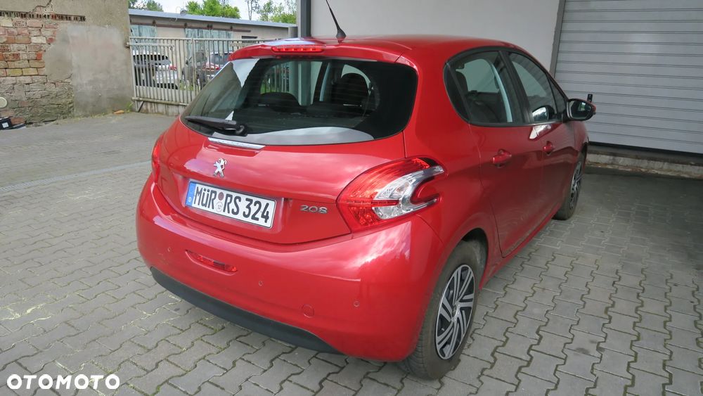 Peugeot 208 - 8