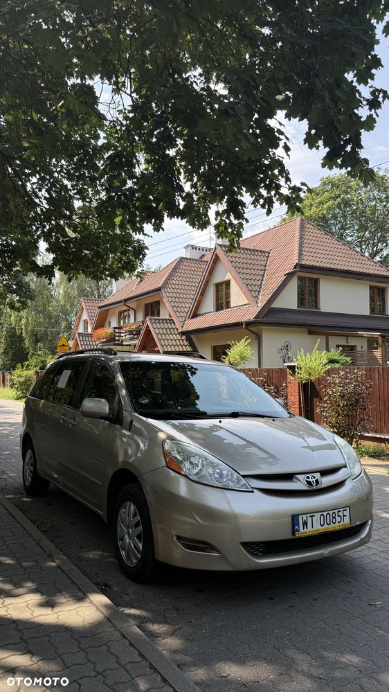 Toyota Sienna 3.3 LE AWD - 4
