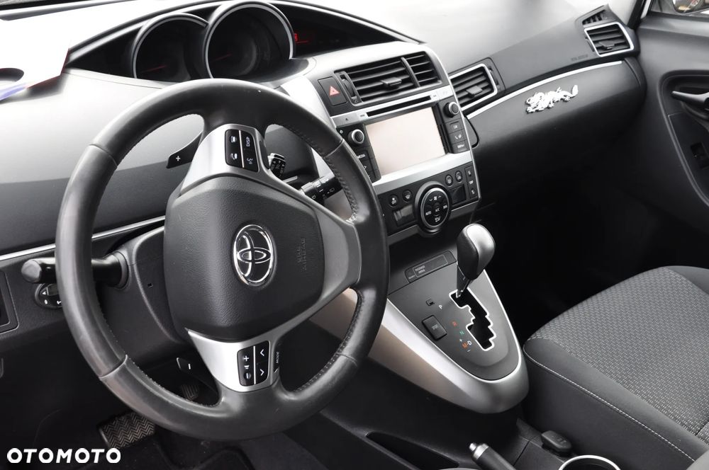 Toyota Verso 1.8 Prestige MS - 24