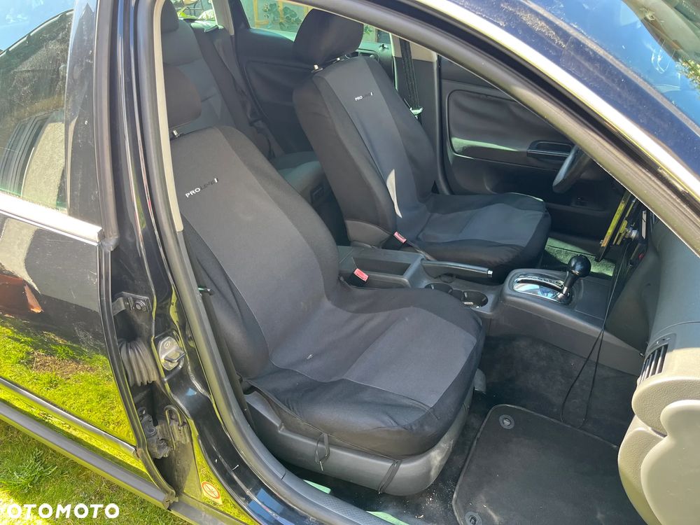Volkswagen Passat 1.9 TDI Highline - 21
