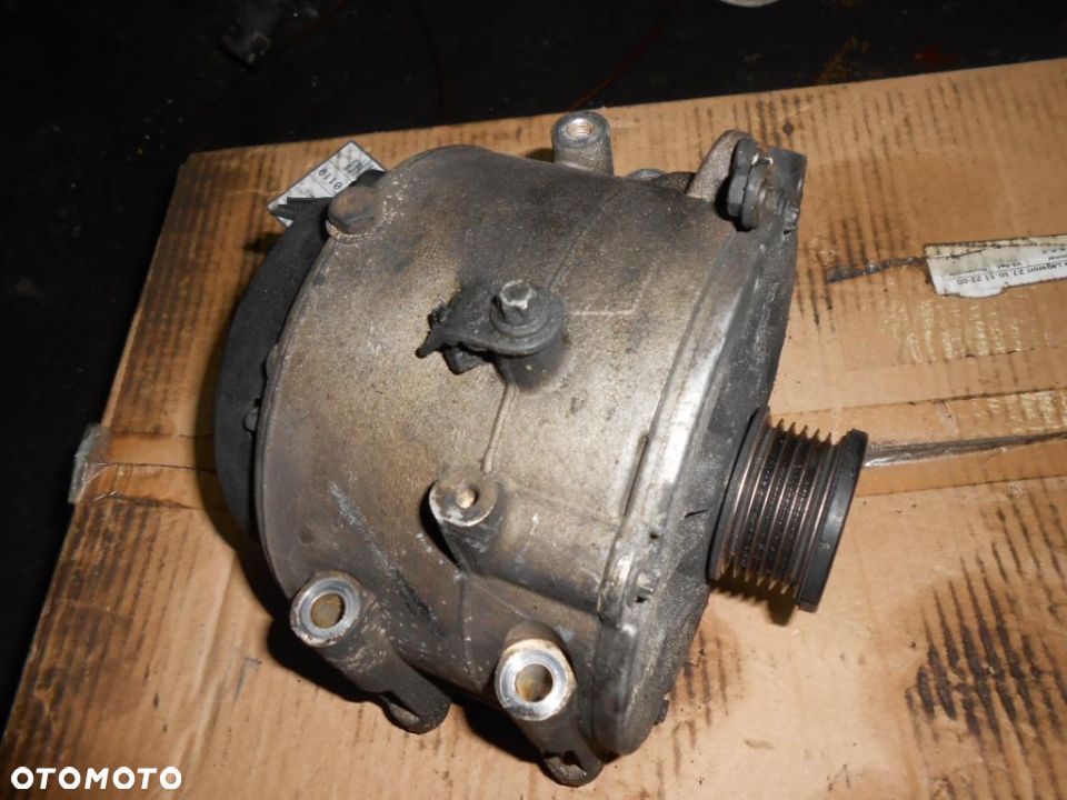 Mercedes C E Klasa W203 2.2 CDI alternator wodny - 1