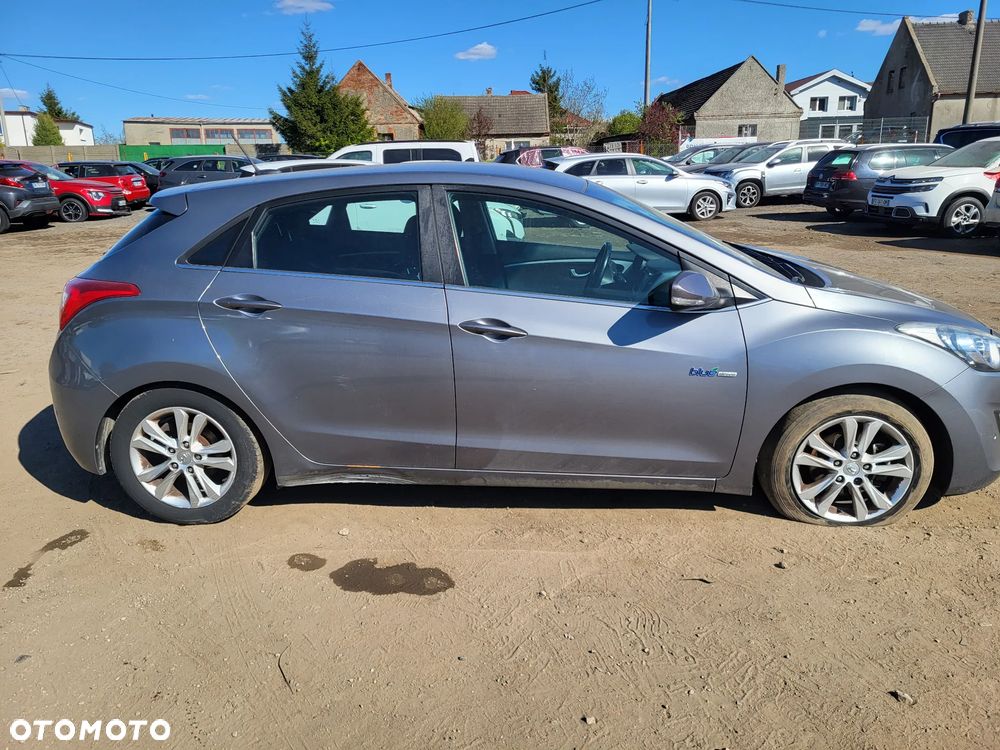 Hyundai i30 blue 1.6 CRDi Trend - 2