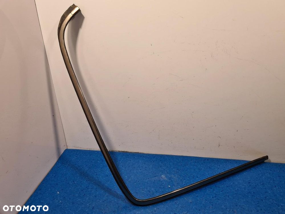 MERCEDES-BENZ W202 SEDAN LISTWA OZDOBNA CHROMOWANA SZYBY TYLNEJ - 1