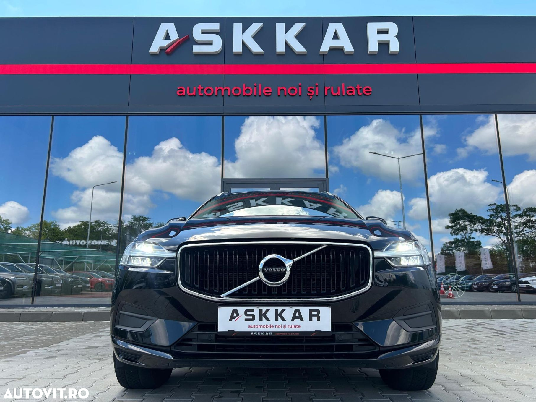 Volvo XC 60 B4 MHEV AWD Momentum Pro - 2