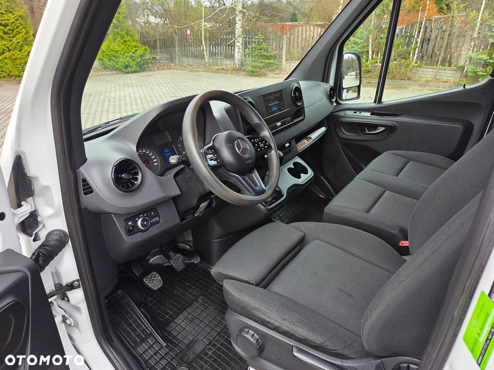 Mercedes-Benz Sprinter - 13