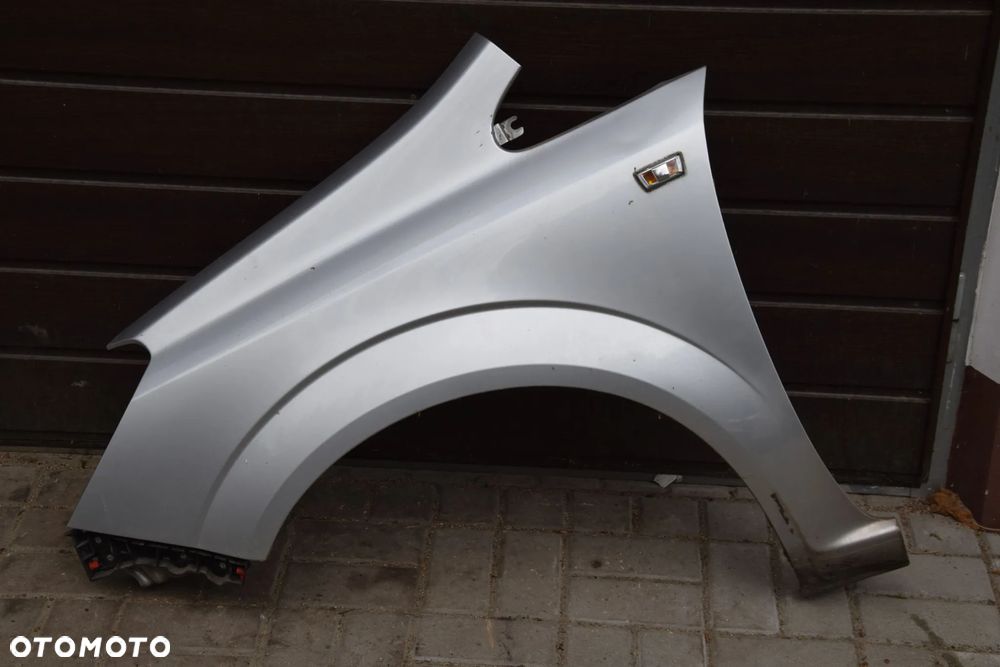 Opel Zafira B 05-14 Błotnik lewy przód srebrny Z157 bez korozji ładny - 1