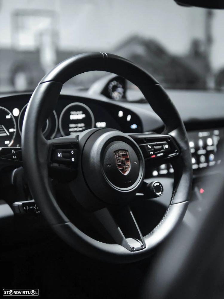 Porsche Taycan Cross Turismo 4 - 22