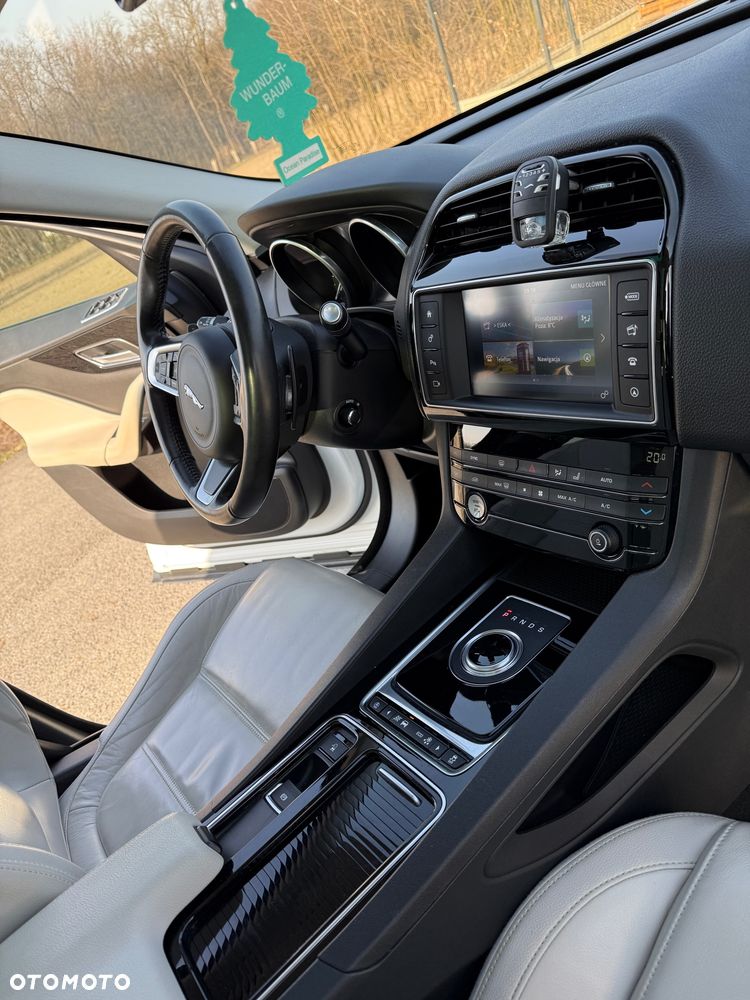 Jaguar F-Pace - 19