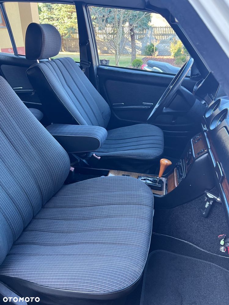 Mercedes-Benz W123 - 23