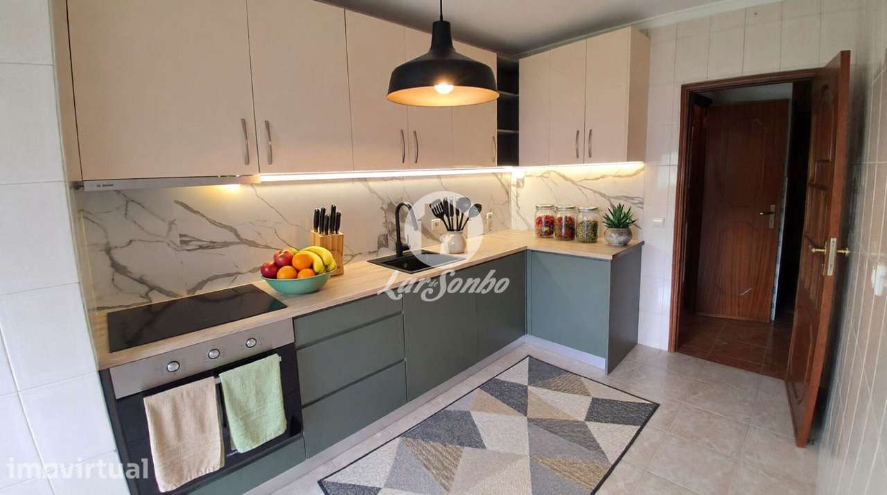 Apartamento T3 com duas frentes, garagem/box e remodelação em curso... - Grande imagem: 4/22