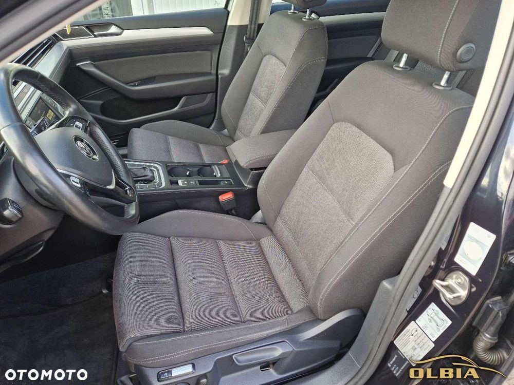 Volkswagen Passat - 24