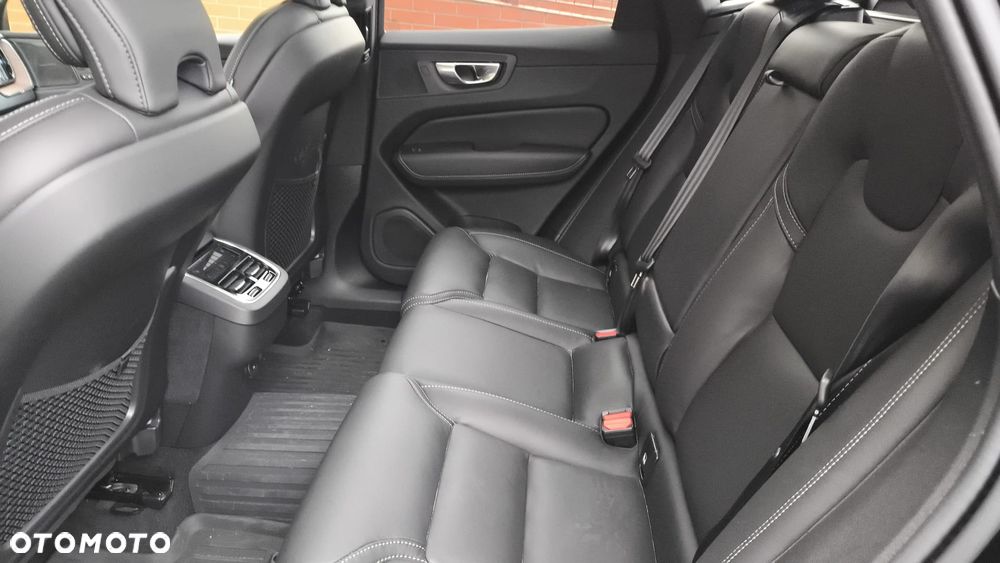 Volvo XC 60 B5 B AWD Ultimate Dark - 6