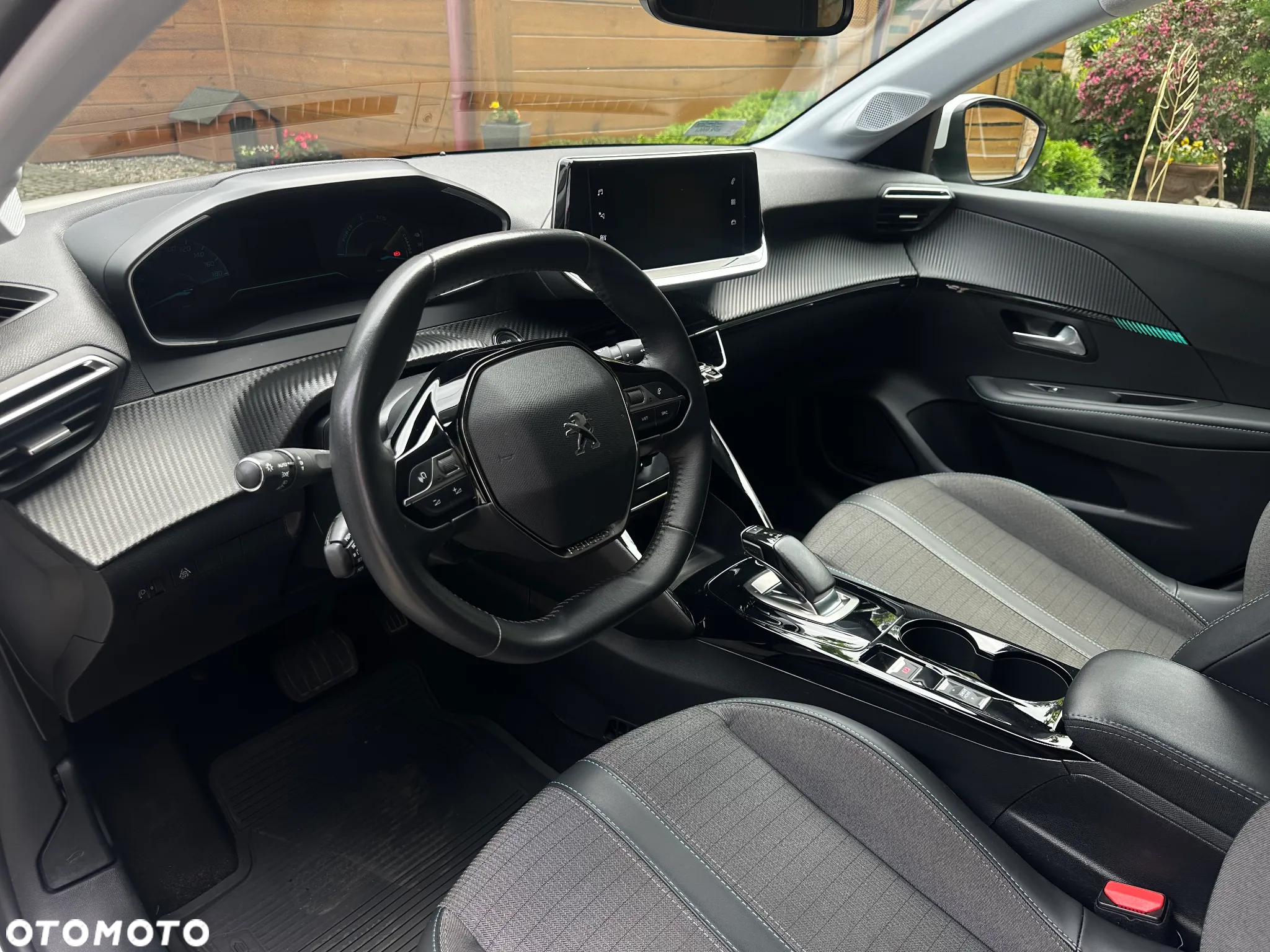 Peugeot 208 e-208 Allure - 12