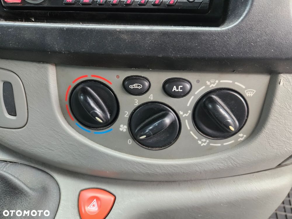 Renault TRAFIC - 17