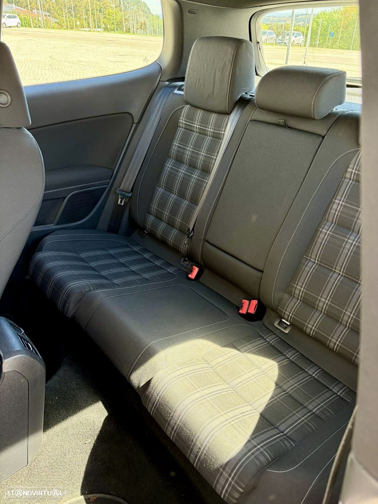 VW Golf 2.0 TDi DPF DSG GTD - 18